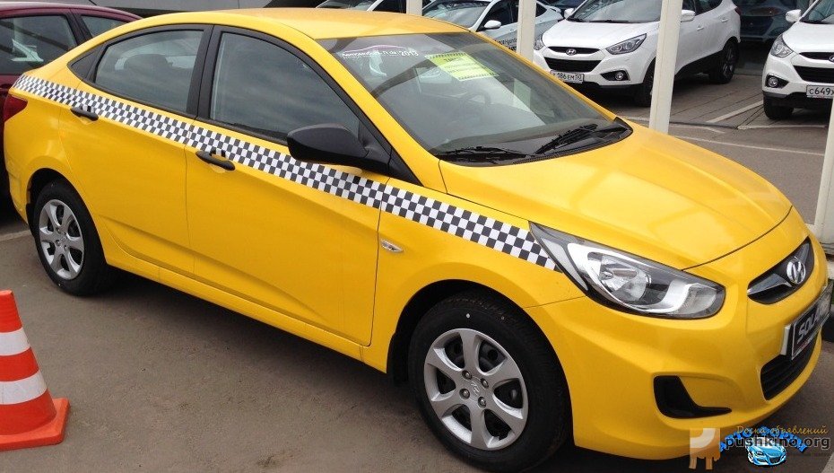 Желтые машины такси. Hyundai Solaris taksi. Hyundai Solaris таксопарк. Хендай Солярис 2013 такси. Hyundai Solaris Yellow.